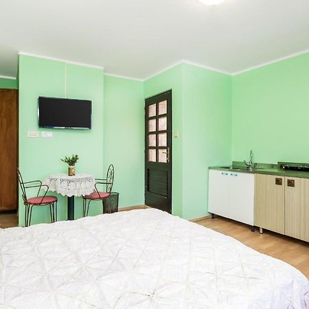 Cozy Apartment In Starigrad With House Sea View Extérieur photo