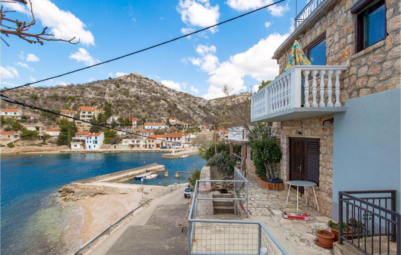 Cozy Apartment In Starigrad With House Sea View Extérieur photo