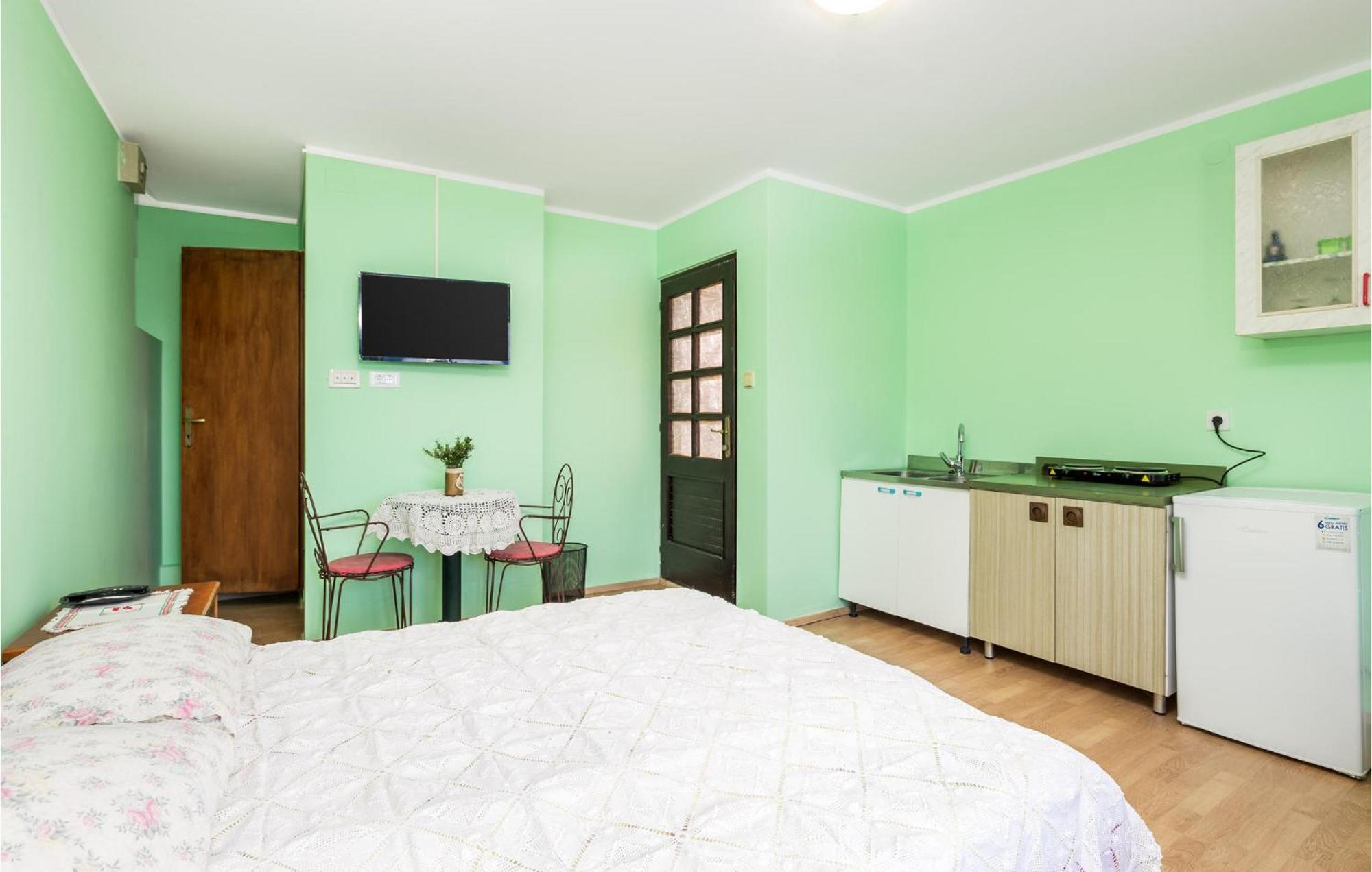Cozy Apartment In Starigrad With House Sea View Extérieur photo