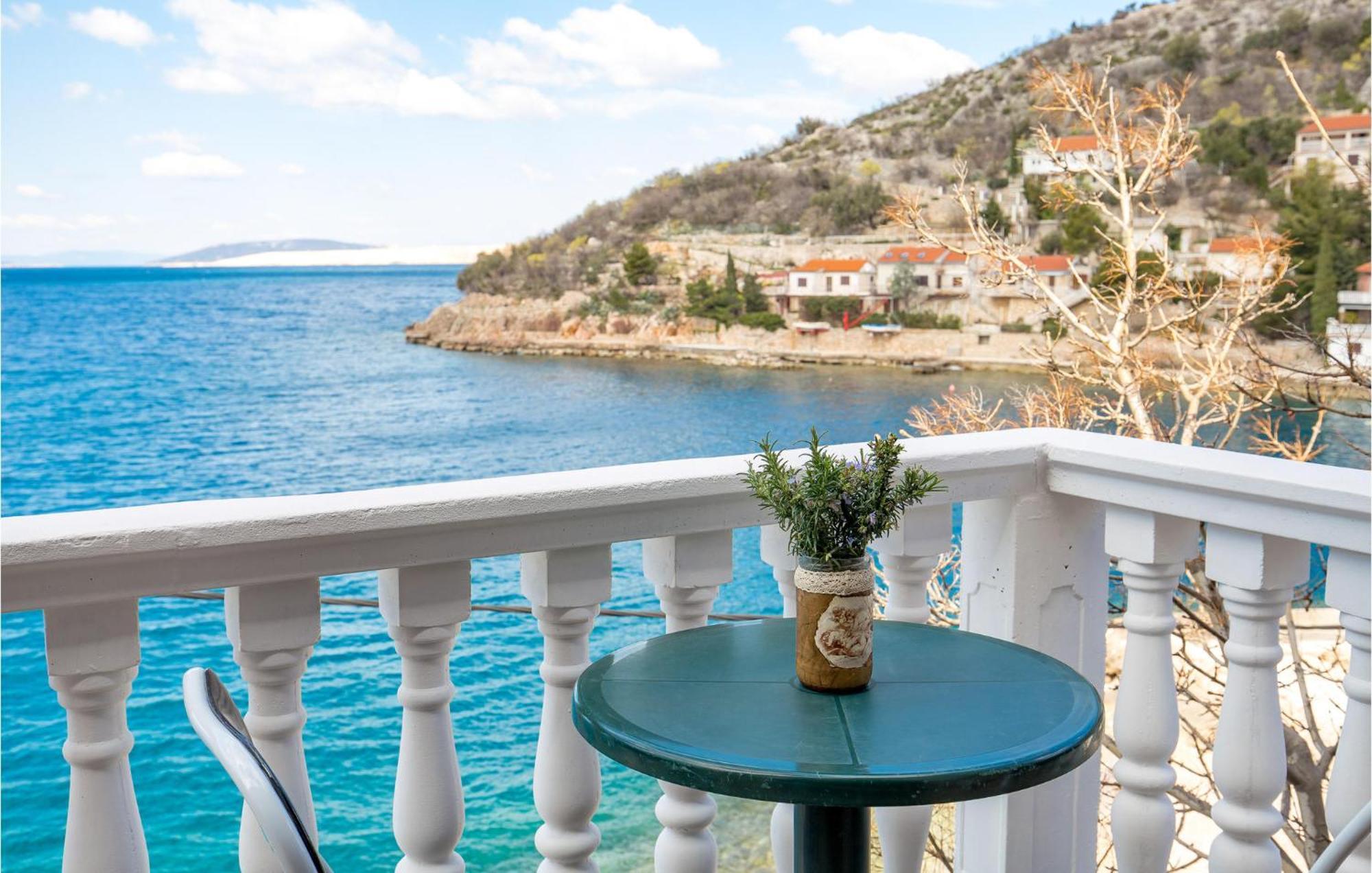 Cozy Apartment In Starigrad With House Sea View Extérieur photo