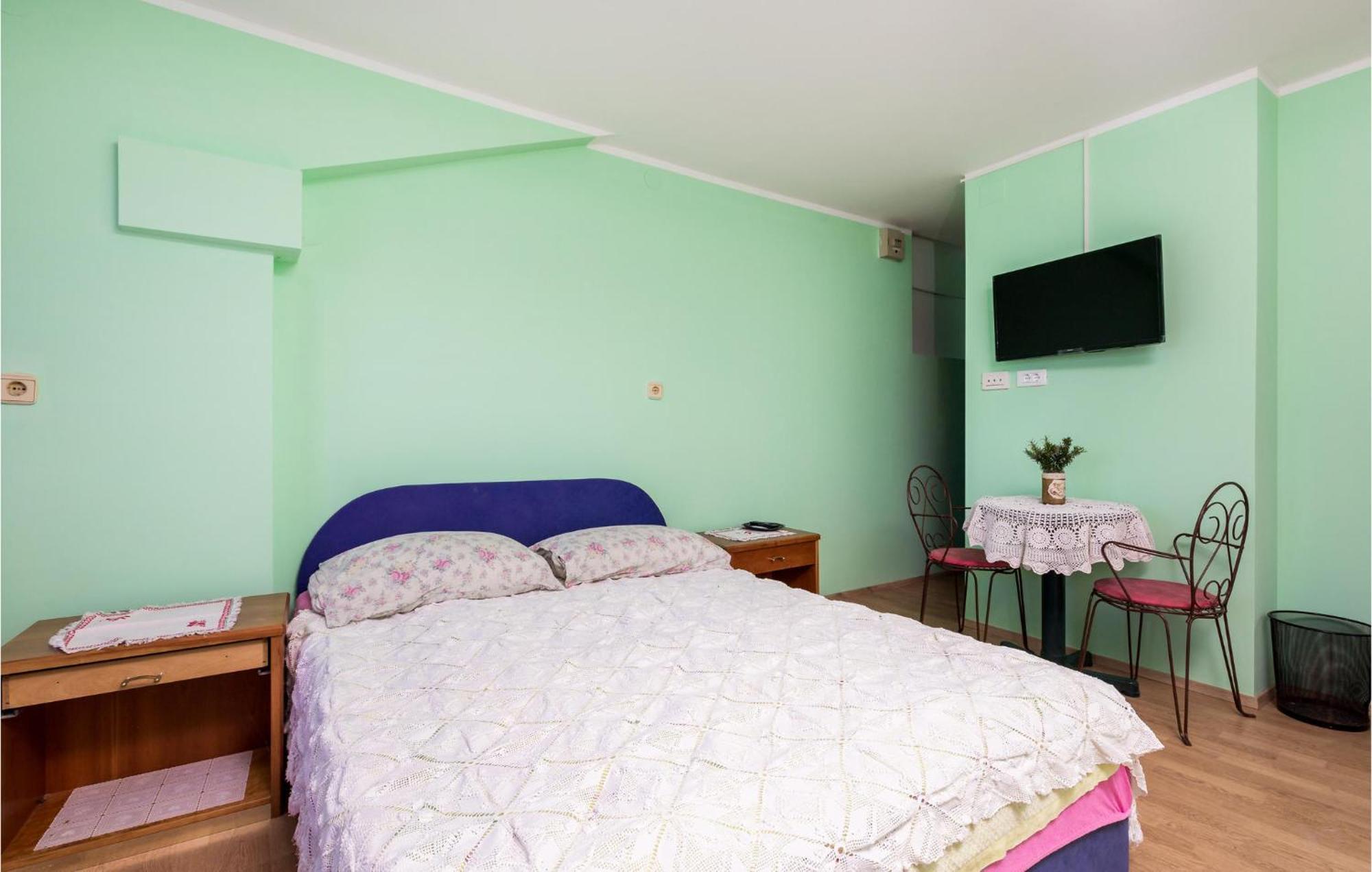 Cozy Apartment In Starigrad With House Sea View Extérieur photo